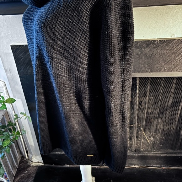 Calvin Klein Elegant Black Turtleneck Sweater - Picture 5 of 9